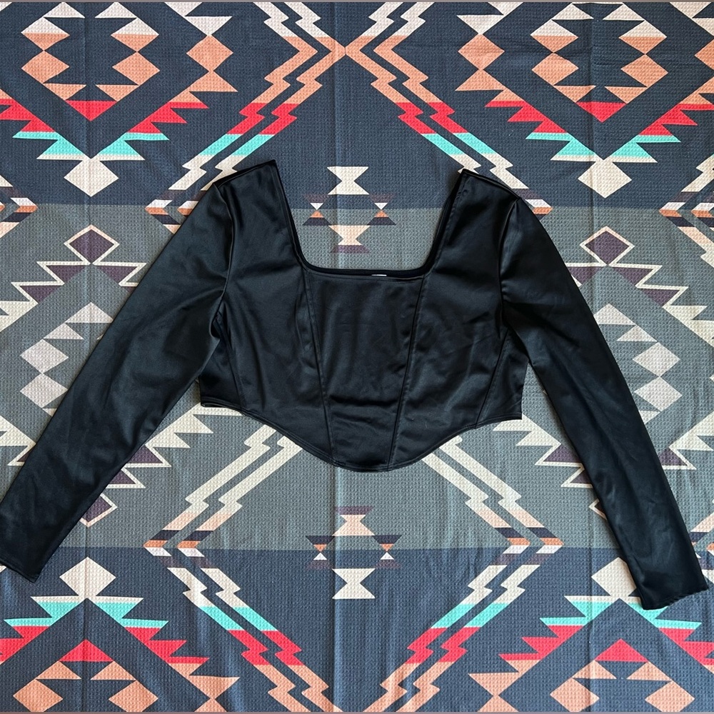 H&M/Divided Black Long Sleeve Vamp Crop Top in XL